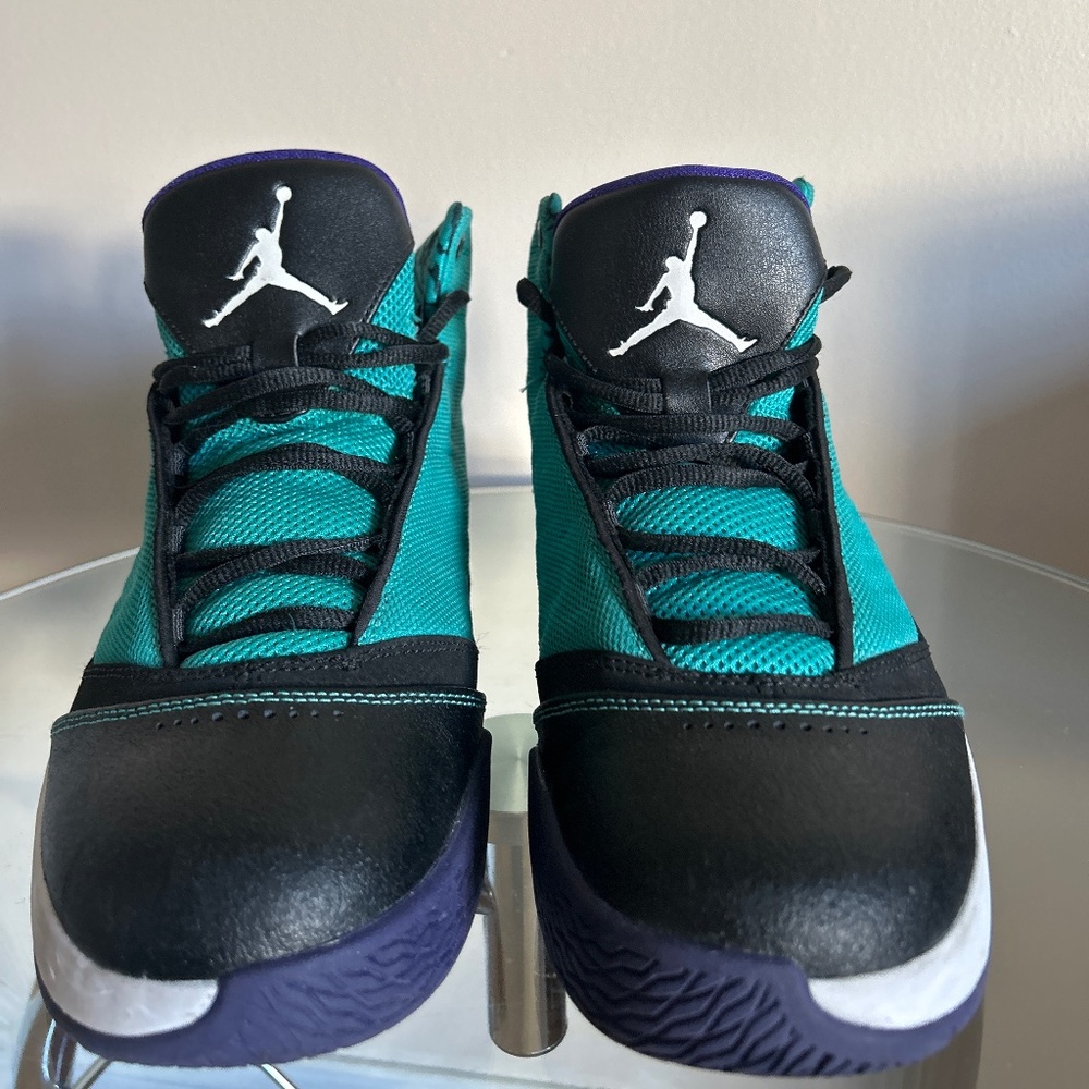 Jordan sneakers 8.5 like new